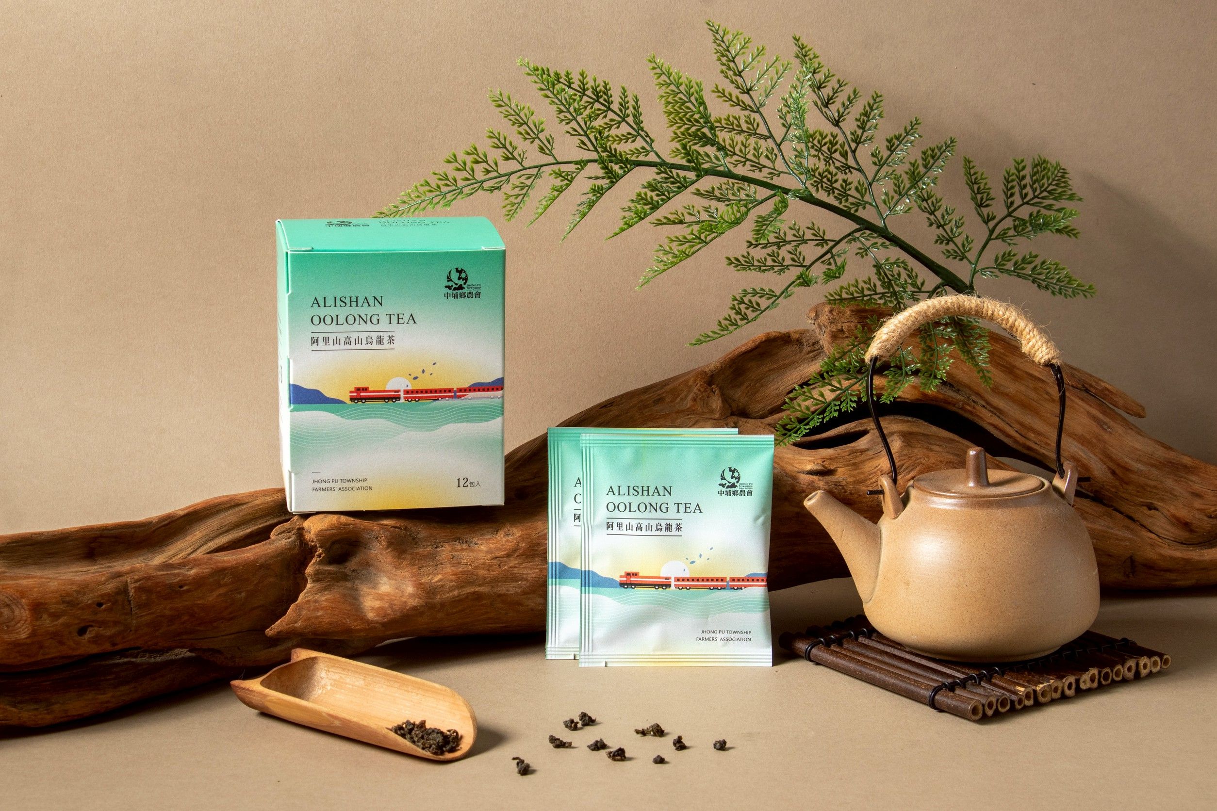 採摘海拔800-1500公尺高山茶葉<br />色澤翠綠活、滋味甘醇<br />香氣優雅的阿里山道地好茶，堪稱台灣茶中極品