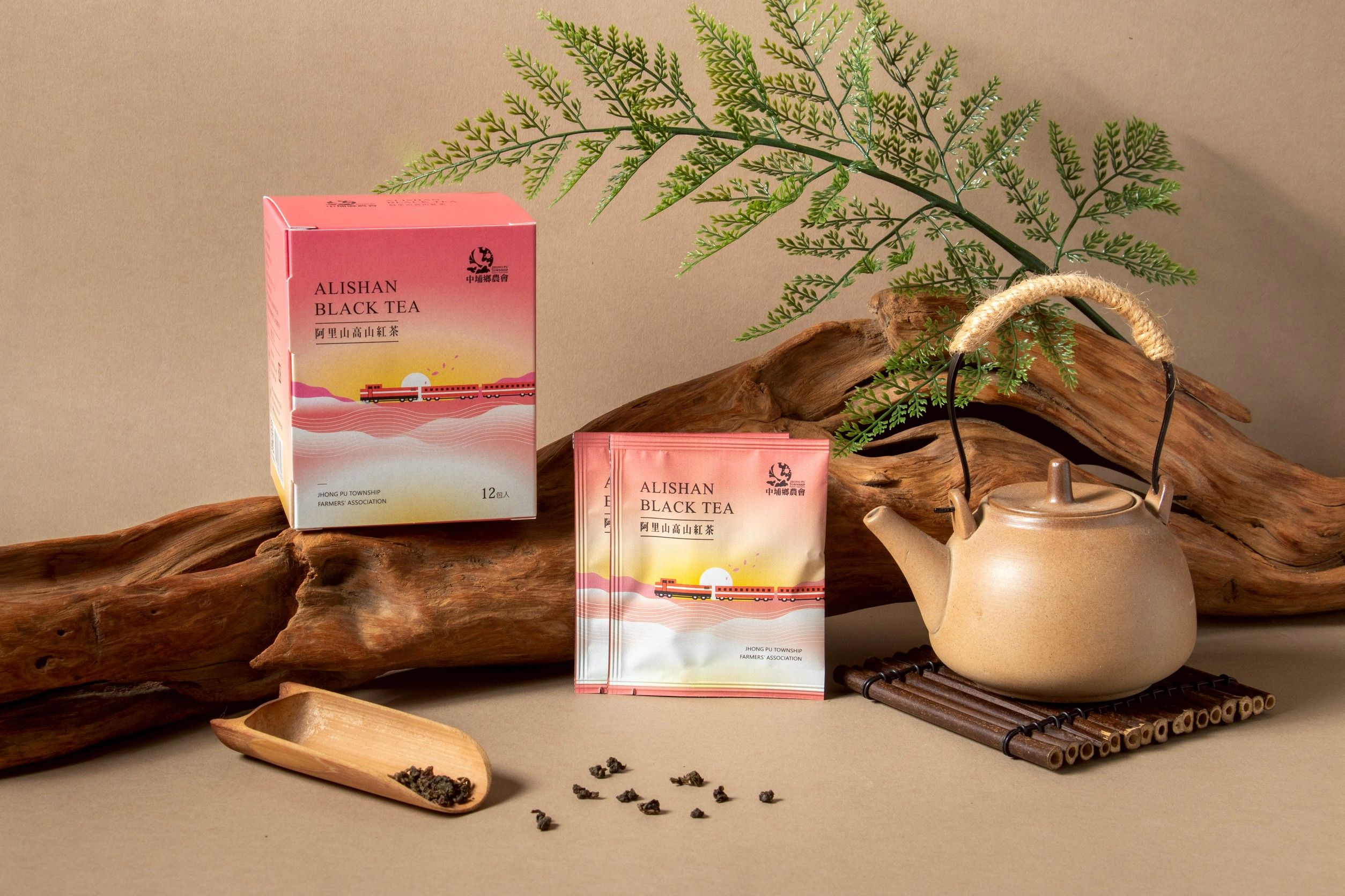 採摘海拔800-1500公尺生長的茶葉<br />色澤翠綠鮮活、滋味甘醇<br />香氣優雅的阿里山道地好茶，堪稱台灣茶中極品