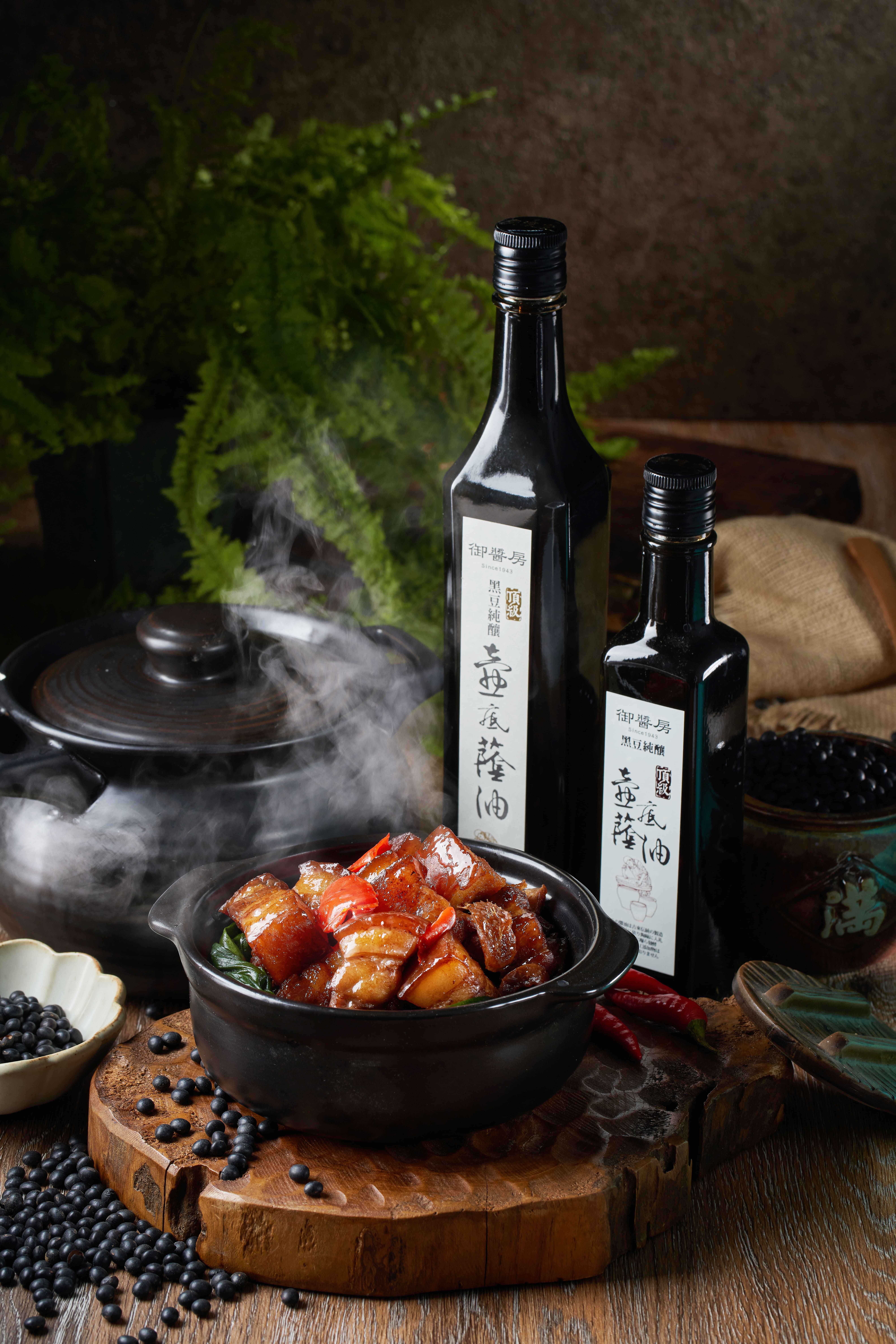 榮獲2024法國美食家獎銅牌<br />榮獲2024新味時潮獎<br /><br />｜高濃度未稀釋純釀黑豆蔭油｜<br />｜起缸後不加任何一滴水 ｜<br />｜台灣原料手工純釀｜<br />｜滷肉料理的靈魂關鍵｜<br />｜Clean Label頂級台式調味料｜<br />｜100%無添加、100%無麥麩｜