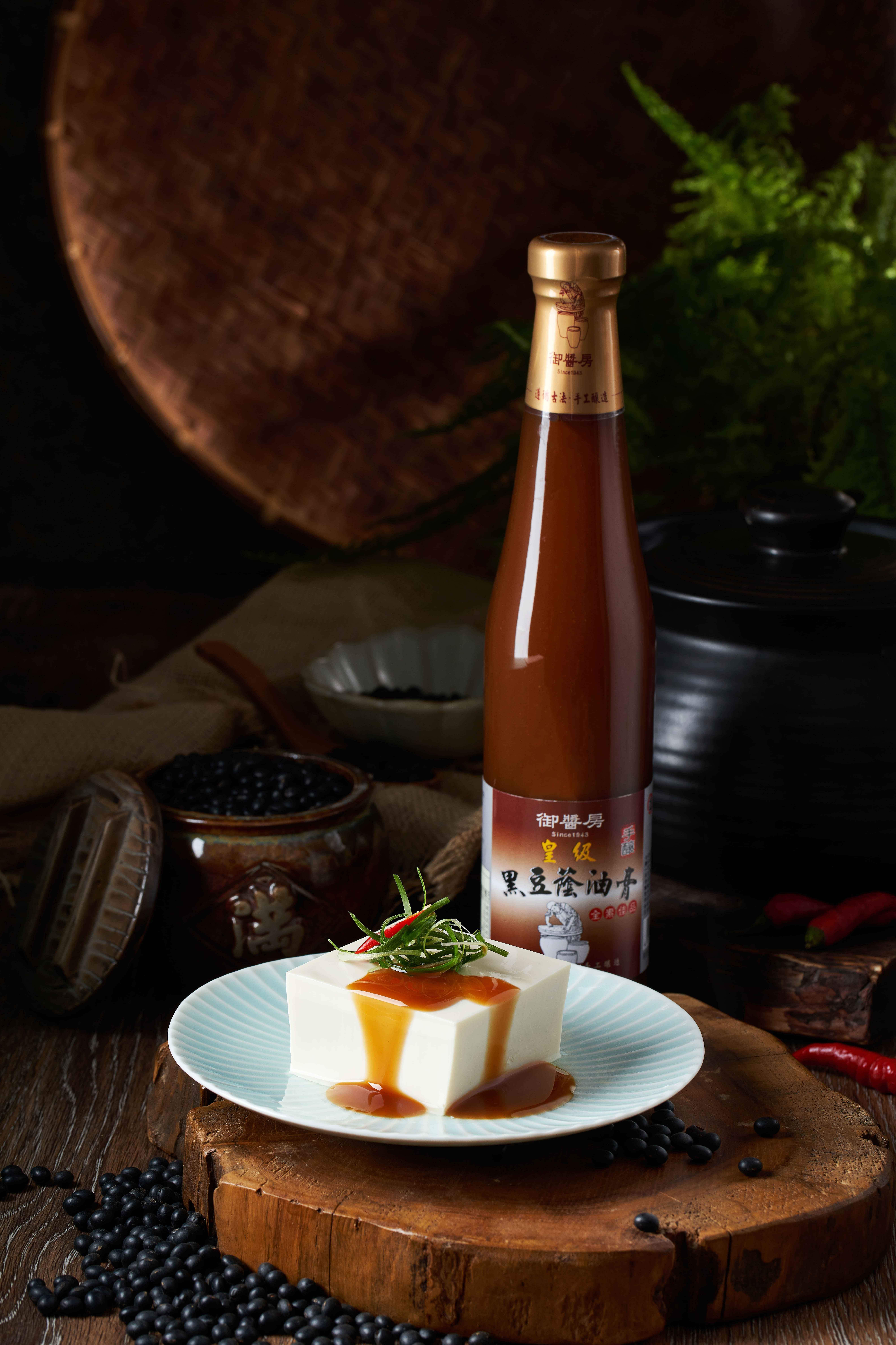 | 頂級壺底黑豆蔭油為基底 |<br />| 台灣圓糯米磨漿自然濃稠 |<br />| 沾、炒、滷、淋、燒皆適用 |