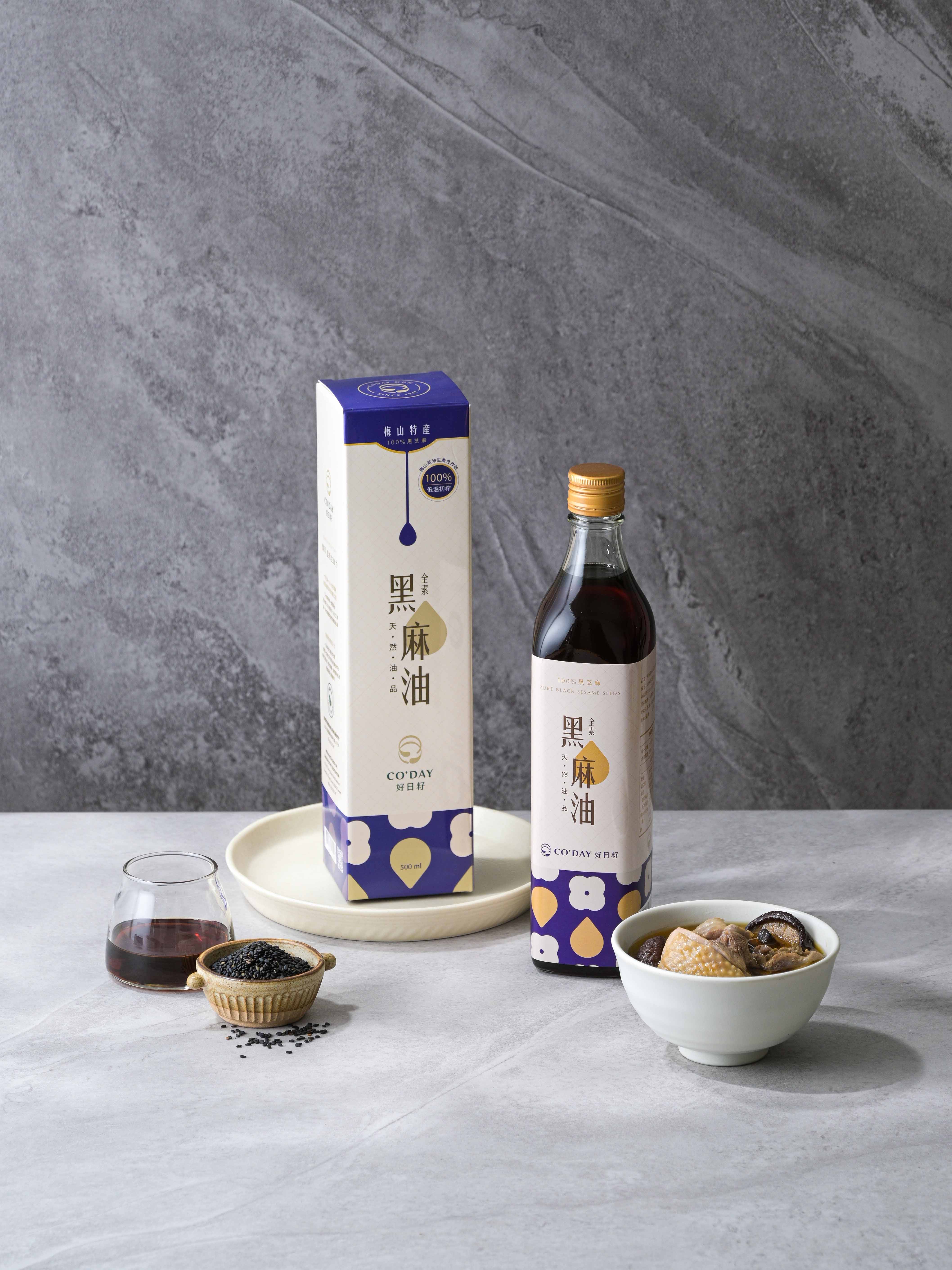 嚴選黑芝麻，無添加白芝麻，使用物理壓榨工法，溫和不燥熱，自古以來就是冬令溫補、產後調養的好油。<br />關於黑麻油的使用，由於黑麻油不耐高溫，因此要特別注意烹調火候，建議採用燉煮或者文火煎煮的方式取代大火快炒。