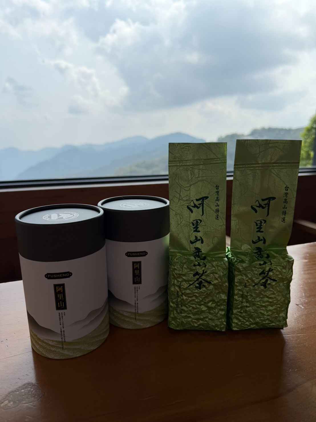 以茶為本，回歸風味的純粹，<br />我們專注於茶葉本身的香氣與層次，細細呈現每一口自然回甘。<br /><br />嚴選優質茶葉，透過簡單而細緻的方式製成茶包，<br />保留茶最原始的風味與溫潤口感，<br />讓日常之中，也能輕鬆享受一杯純粹的好茶。<br /><br />在快節奏的生活裡，<br />我們希望透過一杯茶，帶來片刻的寧靜與平衡，<br />讓身心在茶香之中，慢慢沉澱、回歸自然。<br /><br />以最簡單的形式，呈現茶最真實的樣貌，<br />讓每一次沖泡，都是與自己對話的溫柔時光。
