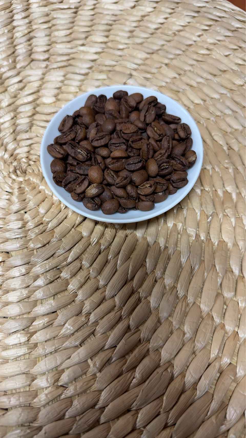 生力農場咖啡,以手工採集咖啡豆,用「水洗法」乾燥,讓豆子保有完整自然的清澈風味，經專業烘焙，醞釀出品質「回甘.淡雅」的好咖啡