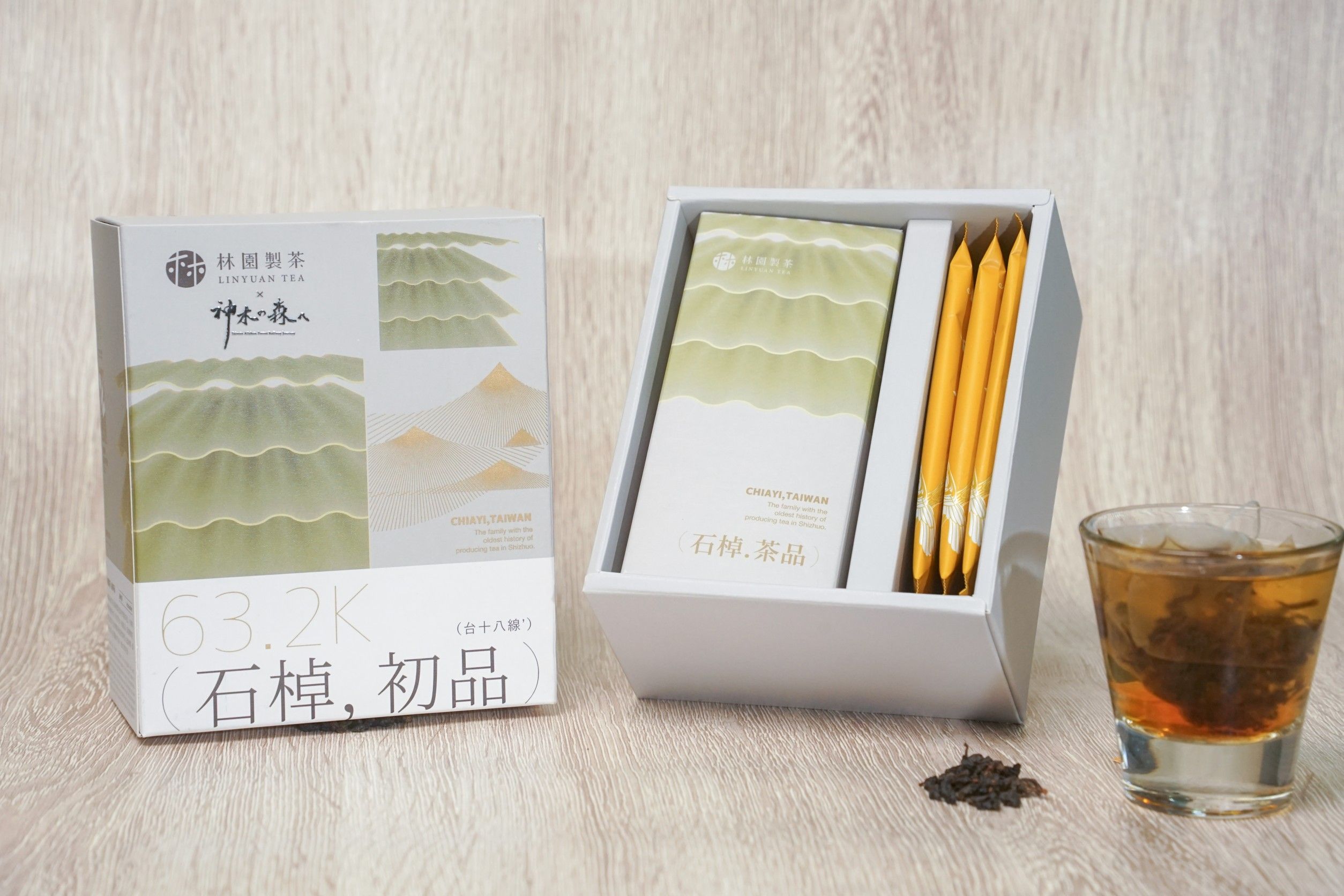和牛是聽著音樂長大的牛，有喝過聽著音樂長大的茶?
<br />瑤華金萱精選阿里山優質金萱茶，生長過程音樂灌溉，這款茶品以其優異的品質與口感，獲得NHK及公視青睞，獲選為神木之森高畫質紀錄片聯名茶品。
<br />神木之森為第一部8K高畫質完整記錄阿里山鐵路全程及歷史，也記錄了阿里山獨特的地理環境孕育出的好茶。
<br />經由特殊設計阿里山日出映象及山嵐，日系簡約的設計，具備了時尚及環保，是一款送禮送到心坎裡的好選擇。