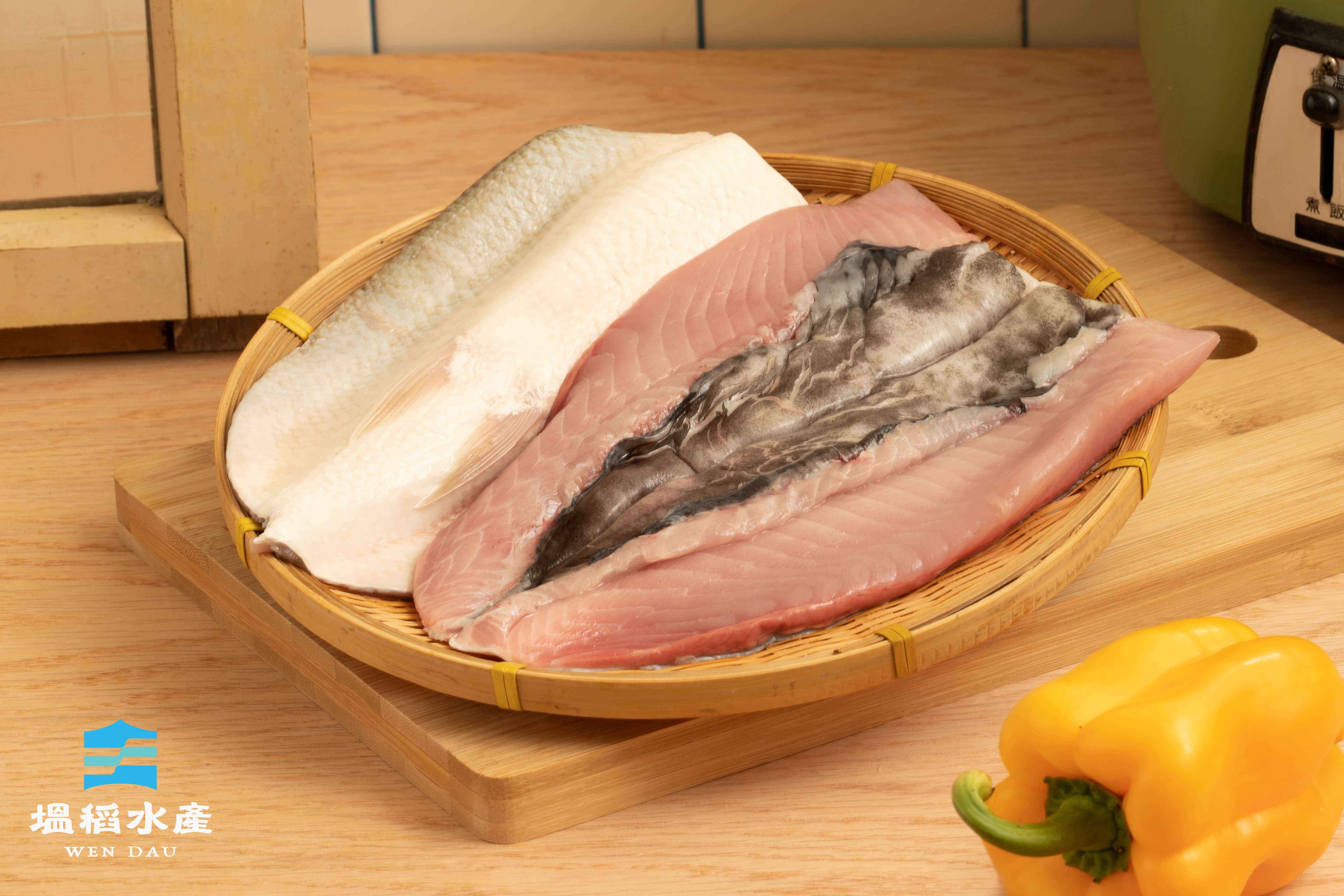 嘉義縣是虱目魚大本營，布袋鎮新塭地區的養殖及虱目魚加工品，質與量更是全國翹楚。<br />虱目魚富含蛋白質，屬於游離胺基酸和核甘酸含量特高的魚種。牠的EPA和DHA含量比鰻魚高。虱目魚還含多種維生素及礦物質，是營養價值很高的魚。<br />由於虱目魚魚刺多，雖然肉質美味好吃但若是整尾有刺的話接受度有限，因此都會將虱目魚各個部位切去刺分好各自販售。