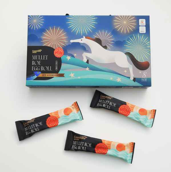 ＜< 2026台灣燈會在嘉義-馬年燈會聯名款伴手禮 >＞<br /><br />烏魚子蛋捲是一款兼具營養與風味的高端美食，將新鮮烏魚子與蛋液巧妙結合，為您帶來獨特的味覺體驗。<br />優質的烏魚子經過精心打粉，與新鮮雞蛋液充分攪拌融合，形成一種獨特的漿料。透過過低溫煎製，保持了烏魚子的鮮香與營養，製作出外酥內嫩的蛋捲。<br />每一口都可以感受到濃郁的海味，與蛋的柔滑交織在一起，令人著迷。<br /><br />烏魚子蛋捲不僅適合早餐，也可作為小吃或派對餐點，無論是搭配醬料還是單獨享用，都能讓味蕾愉悅。它既是一道日常美食，也是一種高雅的享受，不論在家庭聚會還是宴請客人時，都是桌上的亮點。