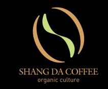 雄大為了讓家人喝到一杯好咖啡,踏進了咖啡種植的領域,辛勤的無毒照料,雖然產量不多,卻讓我們更加細心呵護每一顆咖啡豆的品質。更是嘗試不同咖啡後製,除了維持穩定的咖啡品質,並創造多元的咖啡風味,讓來喝到雄大咖啡的朋友們體驗精品咖啡迷人的豐富層次。
<br />雄大團隊更是致力於結合當季食材產品的研發,直接從產地到餐桌,不使用添加物,將咖啡的香甜帶到飲品、甜點、酒品內,期許台灣咖啡的美讓世界看到。