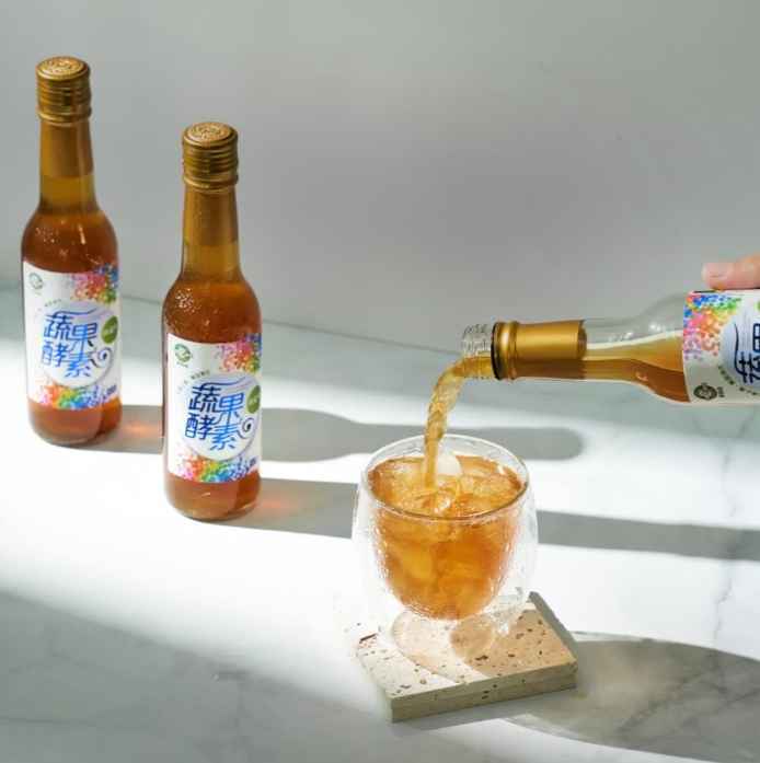 ★獨特配方改善細菌叢生態
<br />益生元(異麥芽寡醣)x後生元(熱封型乾酪乳酸菌)
<br />透過酵素、益生元及後生元3大有感配方組成，達到最佳協同作用。
<br />★添加專利植物乳酸菌 全素可食(乳酸菌經由特殊熱封處理，保留活性成分。)
<br />★富含天然發酵液有機酸 幫助排便 
<br />★諾麗果發酵液，調整體質        
<br />★異麥芽寡糖 添加養分好菌加倍     
<br />★無添加砂糖   
<br />★健康維持│促進食慾，生津止渴，幫助消化，降火氣
<br />★養顏美容│調整體質，使排便順暢
<br />★不添加防腐劑│不添加人工色素│純素