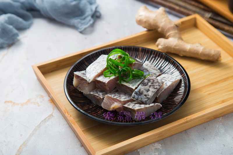 在地養殖的鱸魚，經低溫加工處理，急速冷凍包裝，鎖住魚肉的鮮甜滋味，肉質鮮美細嫩又富有彈性，美味無腥味，口感極佳，健康又營養。