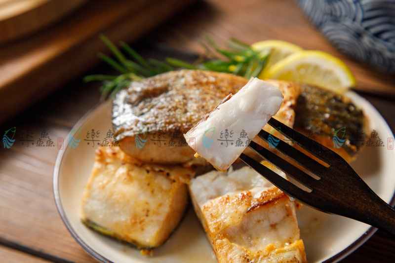 烏魚一向有「魚中珍品」之稱，蛋白質與不飽和脂肪酸含量高，品質極佳，易為人體消化吸收，可以幫助身體組織建造和修補，可提高免疫力、補充體力與營養，有利於產後康復及身體虛弱者滋補。