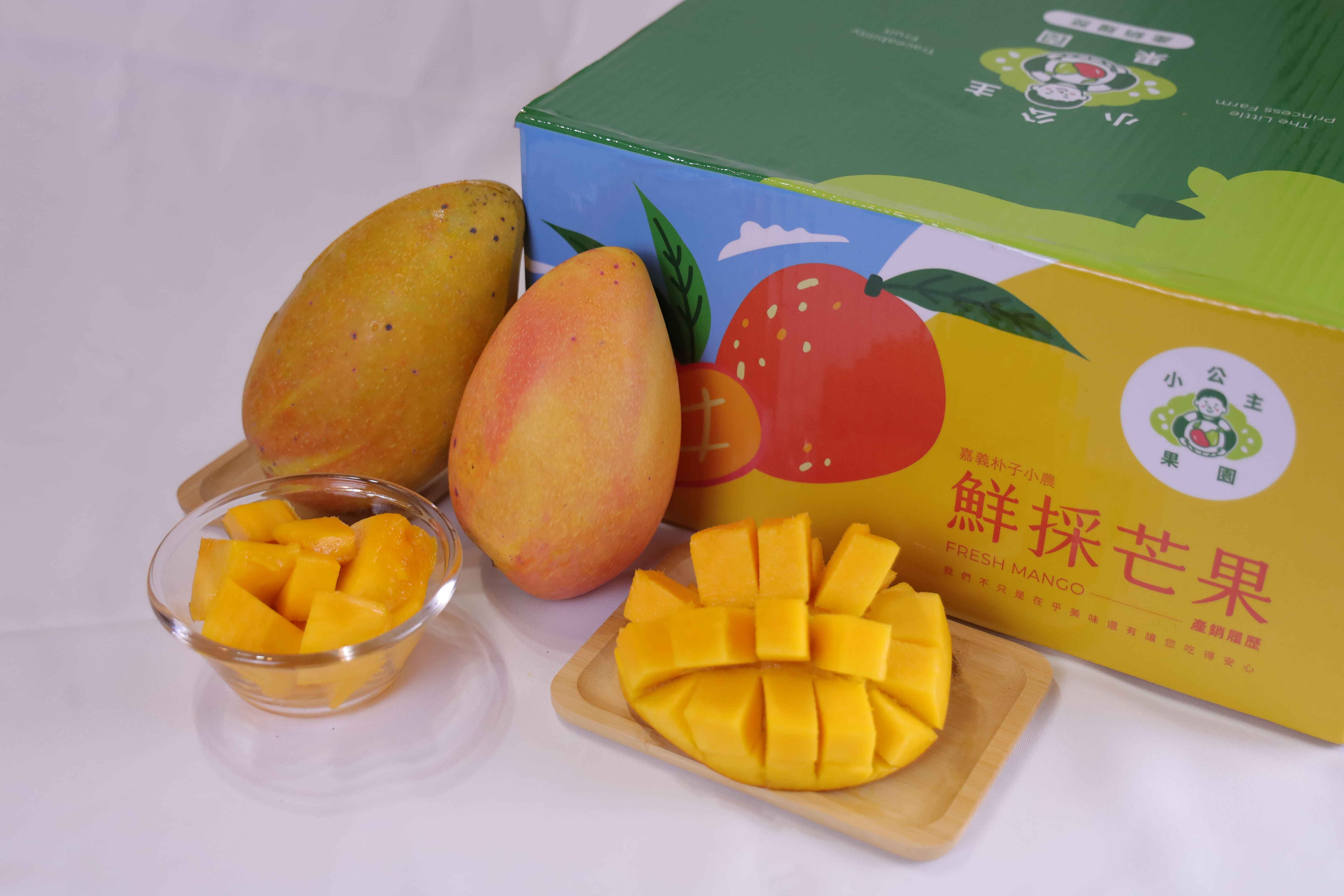 果皮呈鮮紅色鮮艷
<br />果皮紅艷且耐存放、在保存期間不易產生黑點
<br />果肉多汁、纖維細緻，不會有「一絲一絲」的口感
<br />種子小而薄，果肉比例高，整體甜度高卻不膩
<br />一般果實重約400–450克，種子占比約8%，糖度約13.8 °Bx，酸度低，糖酸比高