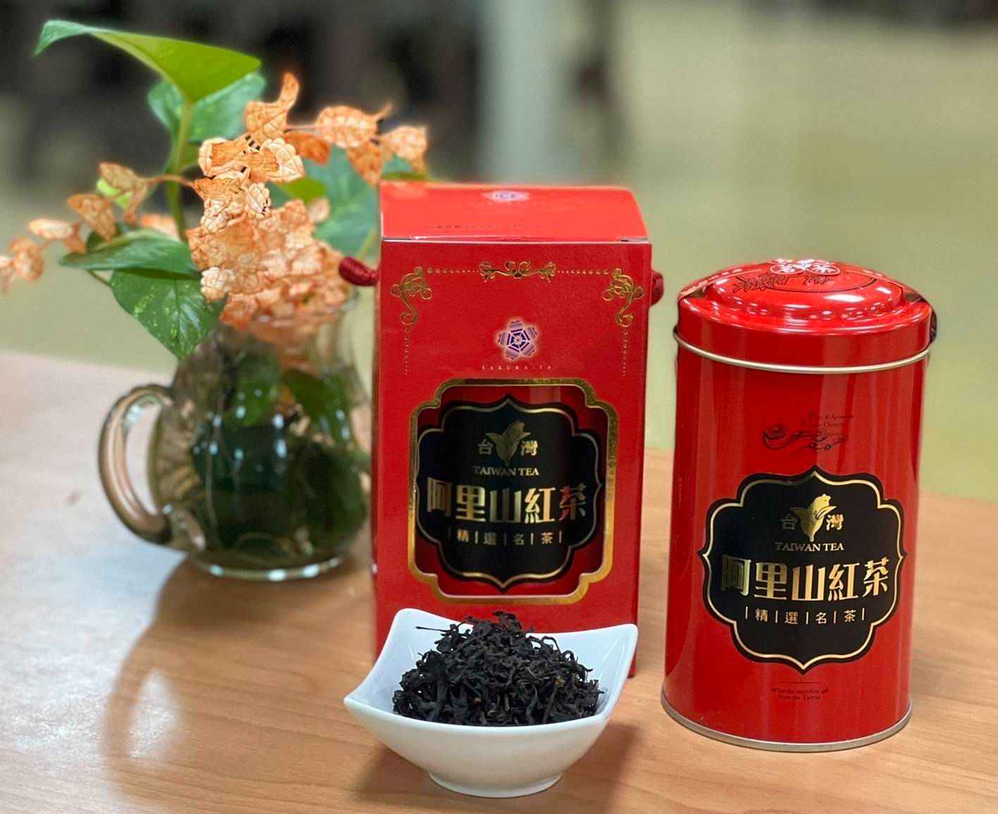 在有機無農藥自然農耕的茶園，才有小綠葉蟬出沒，也才能製成蜜香紅茶茶葉。蜜香紅茶帶有天然蜜香、庶香和桂花香等多種層次感。是非常適合搭配甜點的茶飲。