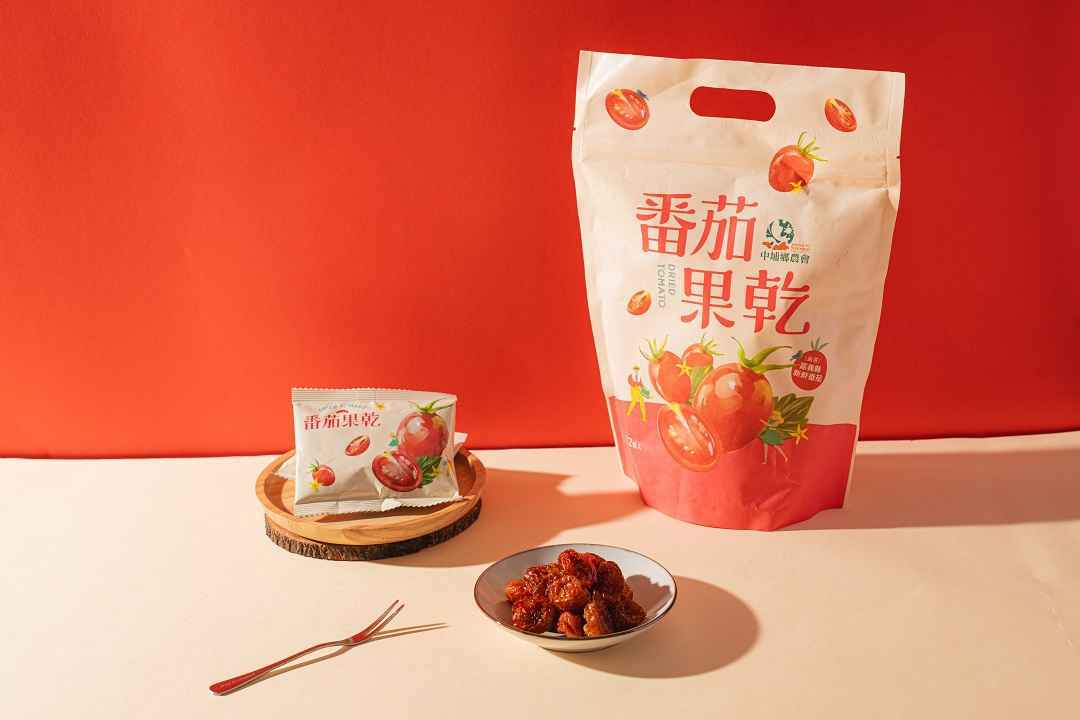 嚴選嘉義縣番茄，以在地好材料製成果乾，完美保留了番茄特有的清新香氣及酸甜平衡的風味。