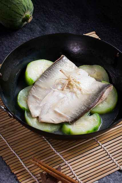 生態混養的虱目魚，使用自配營養均衡飼料和攝取豐富天然餌料，使得邱家兄弟的虱目魚肚含豐富不飽和脂肪酸，並含有 EPA 和 DHA。 
<br />國內產銷履歷驗證
<br />國際BAP驗證(最佳水產養殖規範)
<br />並榮獲漁業署白金虱王獎全國比賽優勝