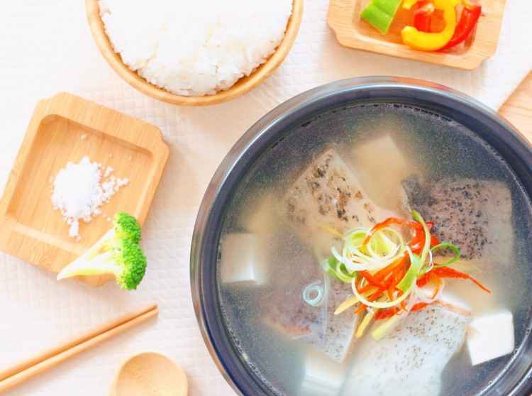 邱家兄弟金目鱸養的是一般養殖戶的1/2密度，
<br />魚塭空間大好活動，鱸魚肉質細緻、味道甜。
<br />國內產銷履歷驗證
<br />國際BAP 驗證