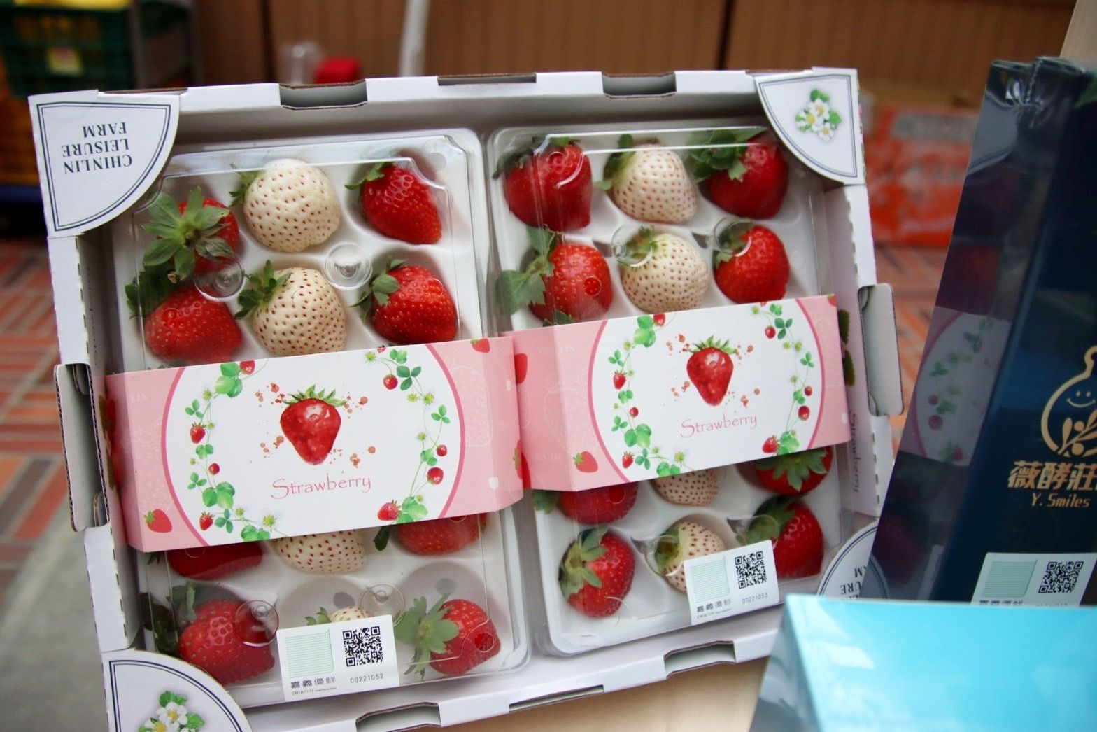 草莓為極容易損傷的水果，富含維他命C，所以有著水果皇后的稱呼，建議於購買後2天內食用完畢，才能品嘗到草莓絕佳的風味喔!