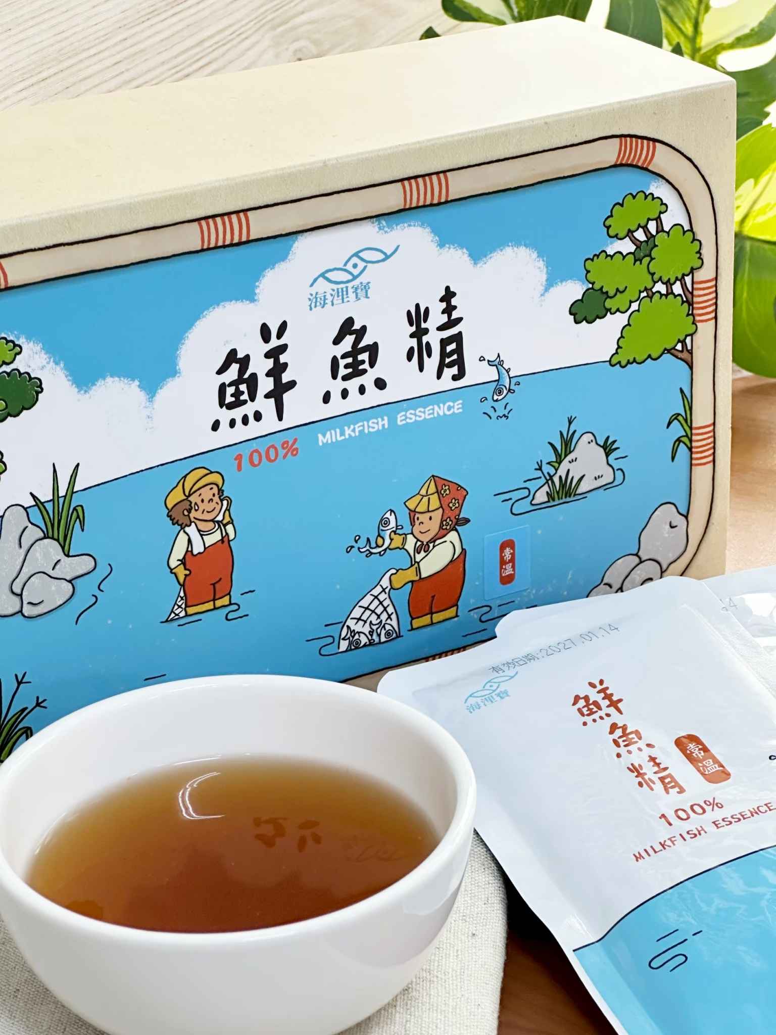 海浬寶鮮魚精，嚴選 嘉義沿海新鮮虱目魚，<br />以 恆溫悶滴萃取工法，全程 不加一滴水，<br />將魚肉原生精華完整保留下來——<br />1 公斤虱目魚，只萃取 50cc 的珍貴濃縮。<br />🌿 為什麼選擇「常溫」？<br /><br />因為補充營養，不該被時間與地點限制。<br /><br />✔ 常溫保存，不需冷藏<br />✔ 輕巧好攜帶，包包、辦公室、行李箱都放得下<br />✔ 即開即飲，忙碌時也能快速補給<br />✔ 無腥、無油、無添加，清爽順口不負擔<br />不是濃重的調味，<br />而是身體一喝就懂的純粹。<br /><br />海浬寶鮮魚精（常溫），<br />讓補充營養，變成一件 隨時可行的溫柔日常。
