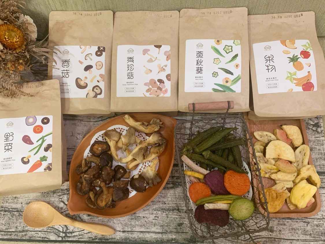是專用真空乾燥處理法來生產酥脆的水果脆片、蔬菜脆片和菇類脆片的製造商及進出口商。<br />產品特色<br />1. 皆為天然，沒有添加人工色素及人工甘味。<br />2. 無添加任何防腐劑，保留了蔬果的天然顏色、味道及營養 (維他命、礦物質和纖維素)。<br />3. 口感美味且酥脆。<br />4. 契合現代生活對健康的訴求。