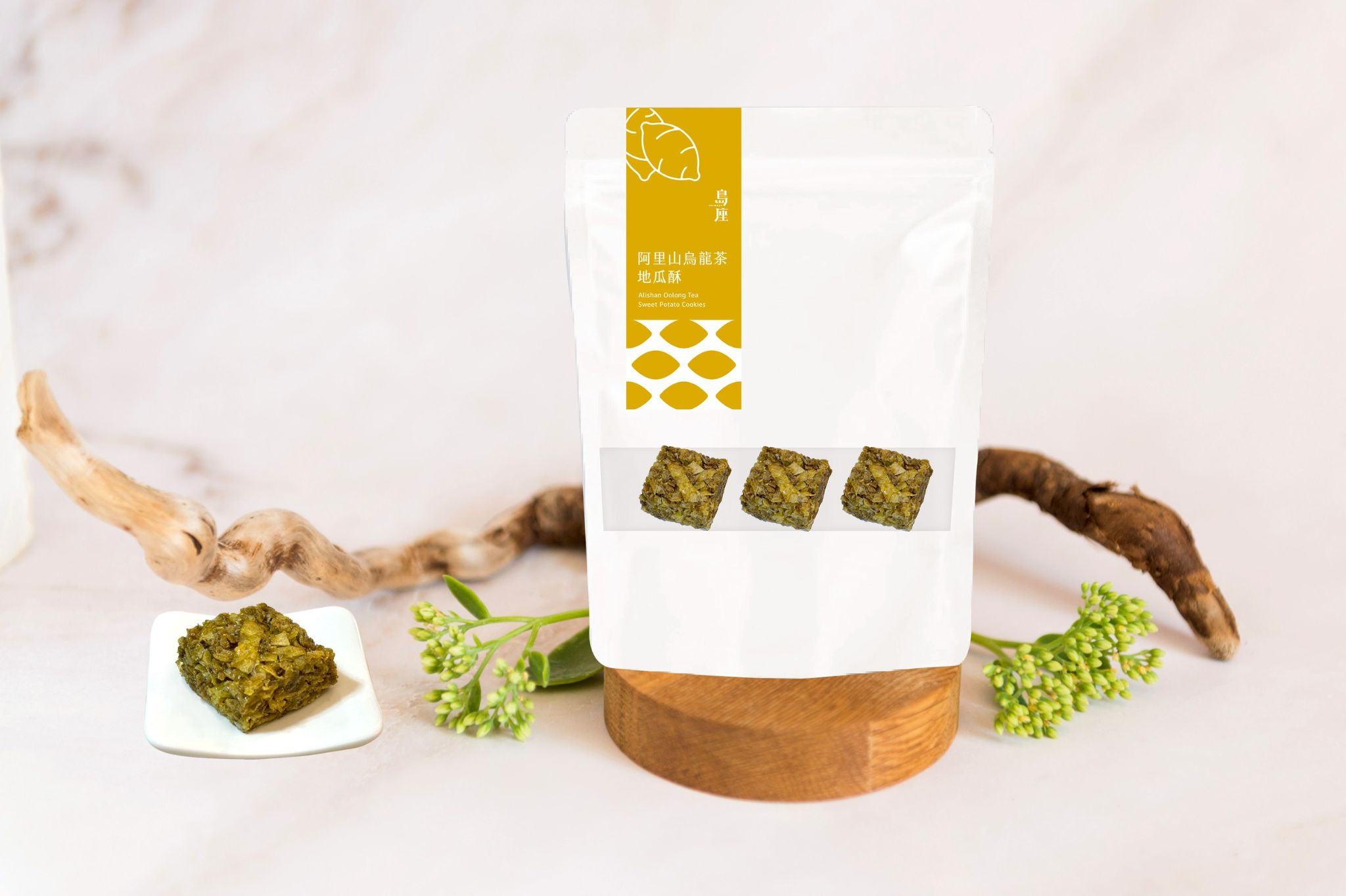 採用整顆質優的台灣台農57號地瓜與阿里山高山烏龍茶製作，不使用精緻澱粉與麵粉，地瓜酥具有地瓜的甘潤香甜與烏龍茶韻的香氣濃郁，風味極佳。