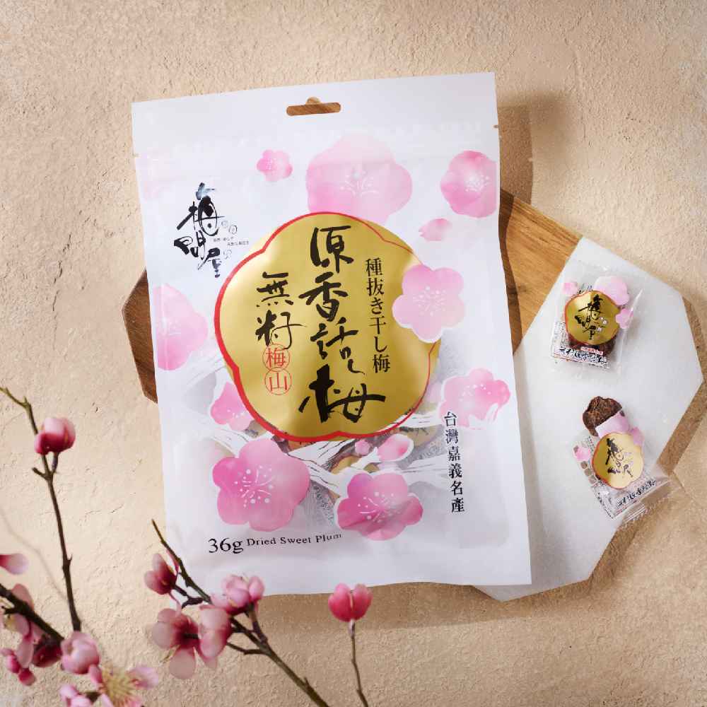 梅子採收後用鹽巴醃漬保存以達到天然防腐效果，以手工打籽去除梅核，保留最多的果肉，經長時間反覆日曬，使梅子產生獨有香氣與自然色澤，酸鹹的味道刺激味蕾，能夠促進唾液分泌、生津解渴、開胃、促進食慾，有助於維持消化道機能。無添加香蘭素(香料)、防腐劑、糖精、糖蜜素、香精等化學添加物，無糖無籽無負擔。